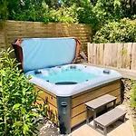 Wooden Premium Jacuzzival