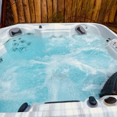 Wooden Premium Jacuzzival شقة *