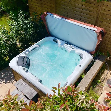 Wooden Premium Jacuzzival Lejlighed *
