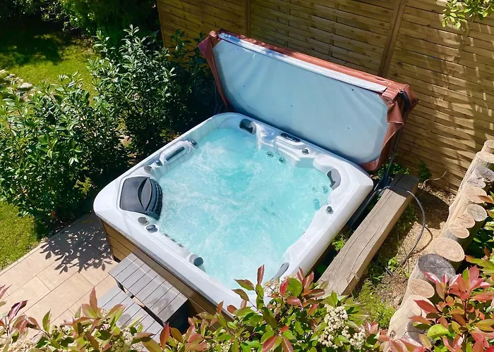 Wooden Premium Jacuzzival Διαμέρισμα *